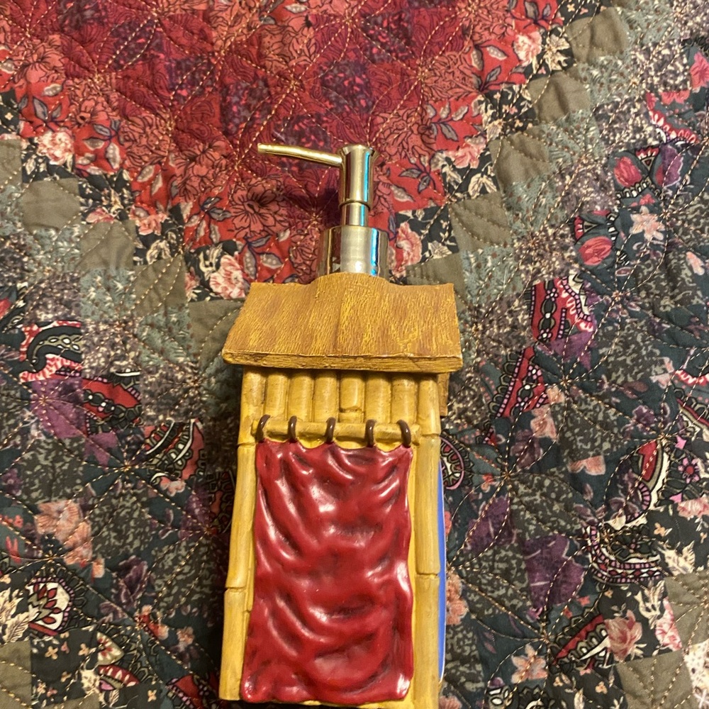 Hut Soap/lotion bottle